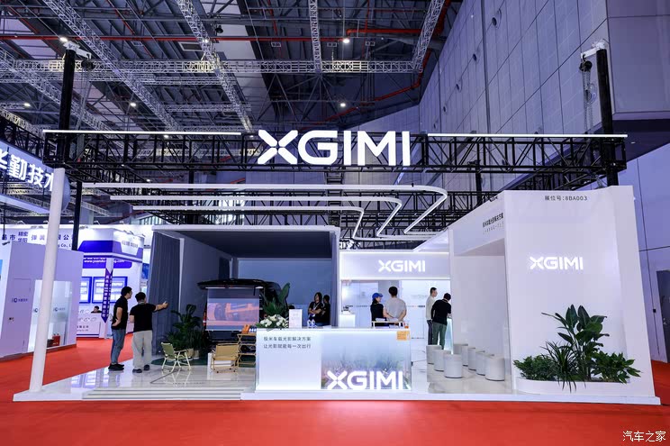 2025上海车展：极米科技带来全系车载光影解决方案